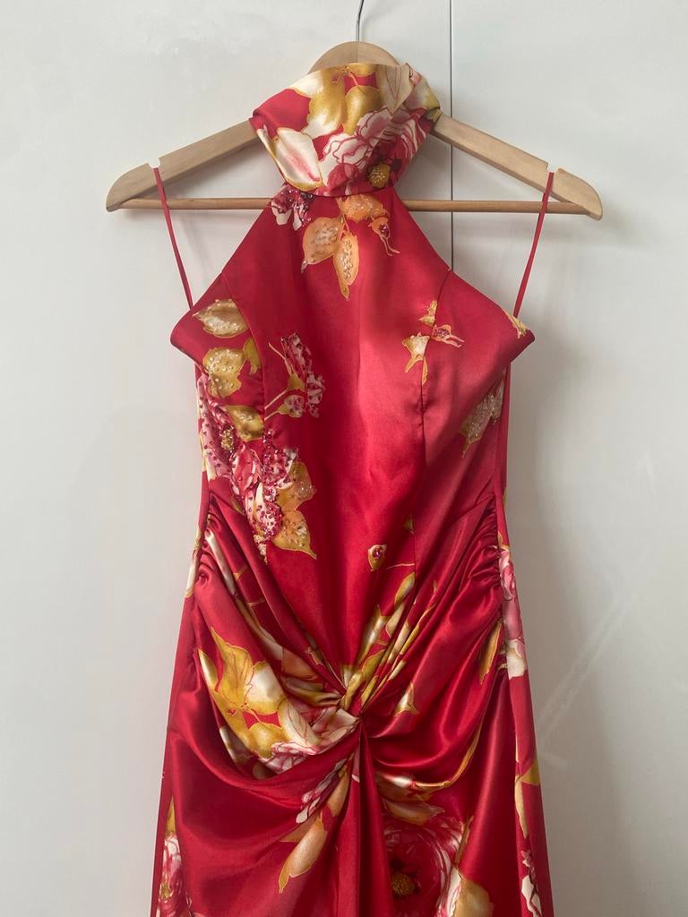 Elegante rode avondjurk met bloemenprint, maat S, Ophalen of Verzenden, Zo goed als nieuw, Maat 36 (S), Rood