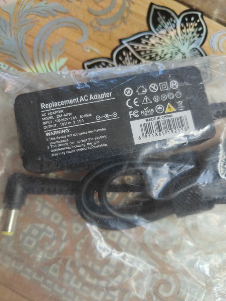 Vervangende AC Adapter ZM-40W - 19V 2.15A, Computers en Software, Laptop-opladers, Nieuw, Ophalen of Verzenden