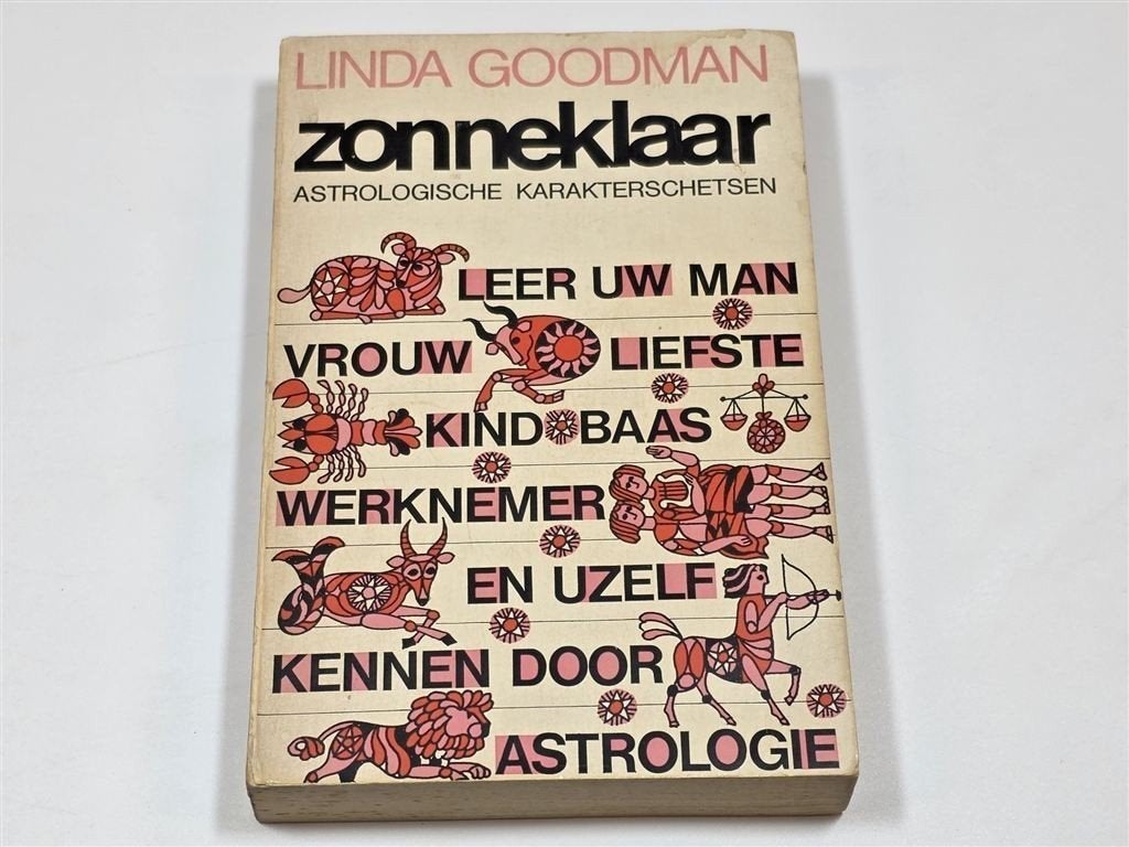 Zonneklaar — Astrologie per Sterrenbeeld 420p Goodman 1970, Boeken, Esoterie en Spiritualiteit, Ophalen of Verzenden, Gelezen