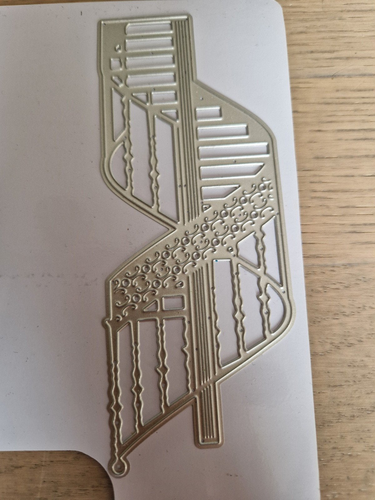 Metalen snijmal wenteltrap voor kaarten en scrapbooking, Ophalen of Verzenden, Zo goed als nieuw
