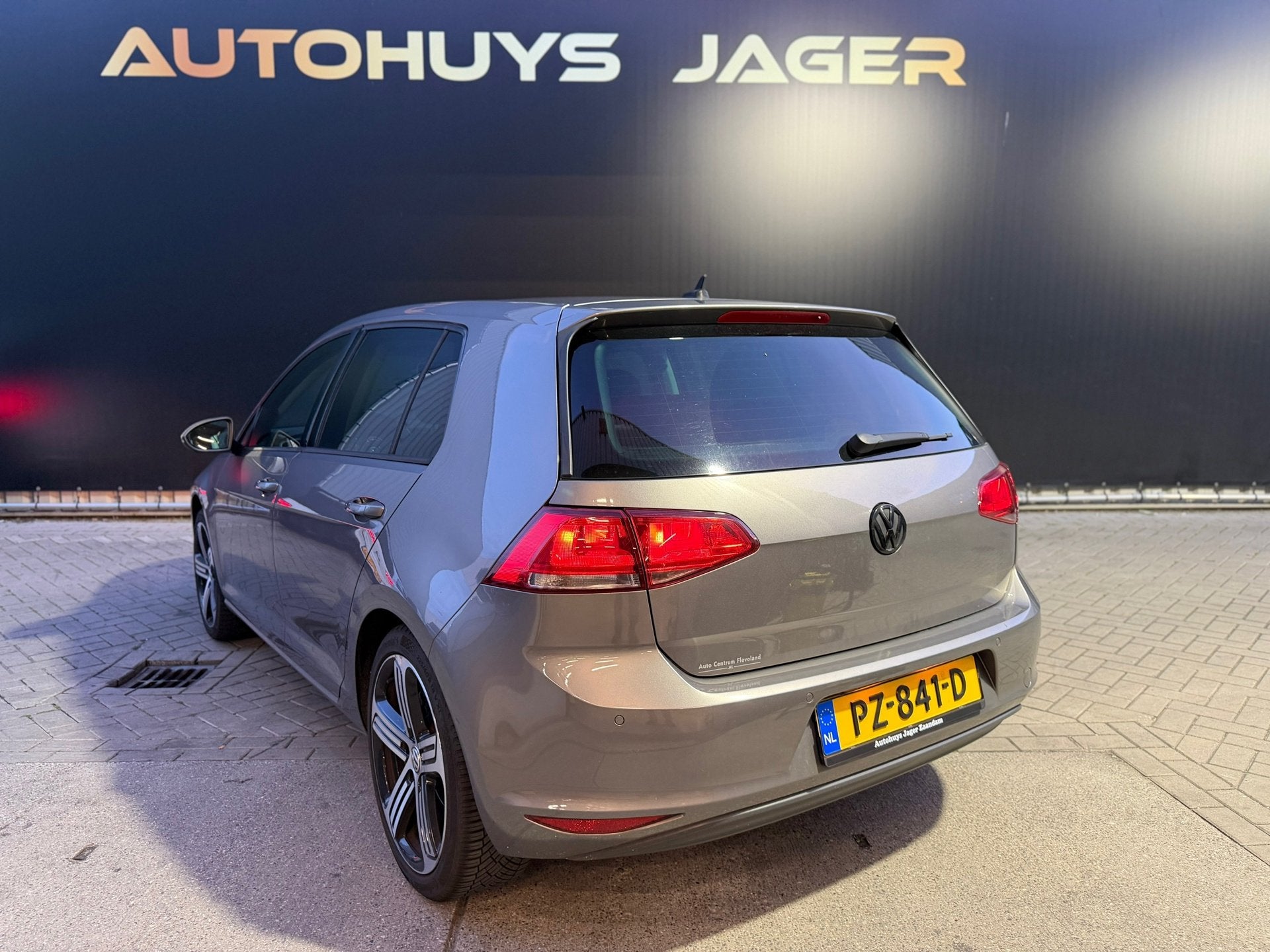 Volkswagen Golf 1.2 TSI Trendline Navi Stoelverwarming Senso, Voorwielaandrijving, Euro 5, Gebruikt, Zwart