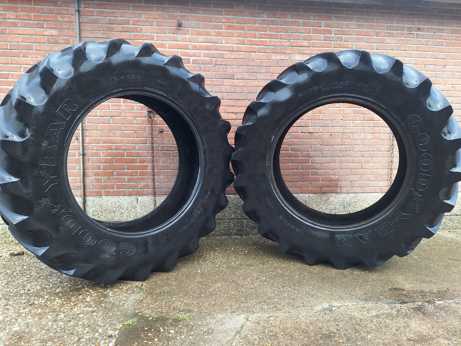 Trekker banden 18.4 R38, Ophalen, Gebruikt