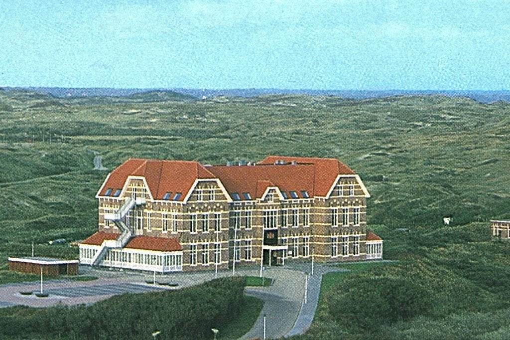 984133	Egmond	aan Zee	80+ Gemeentehuis	Gelopen, Ophalen of Verzenden, 1980 tot heden, Gelopen, Noord-Holland