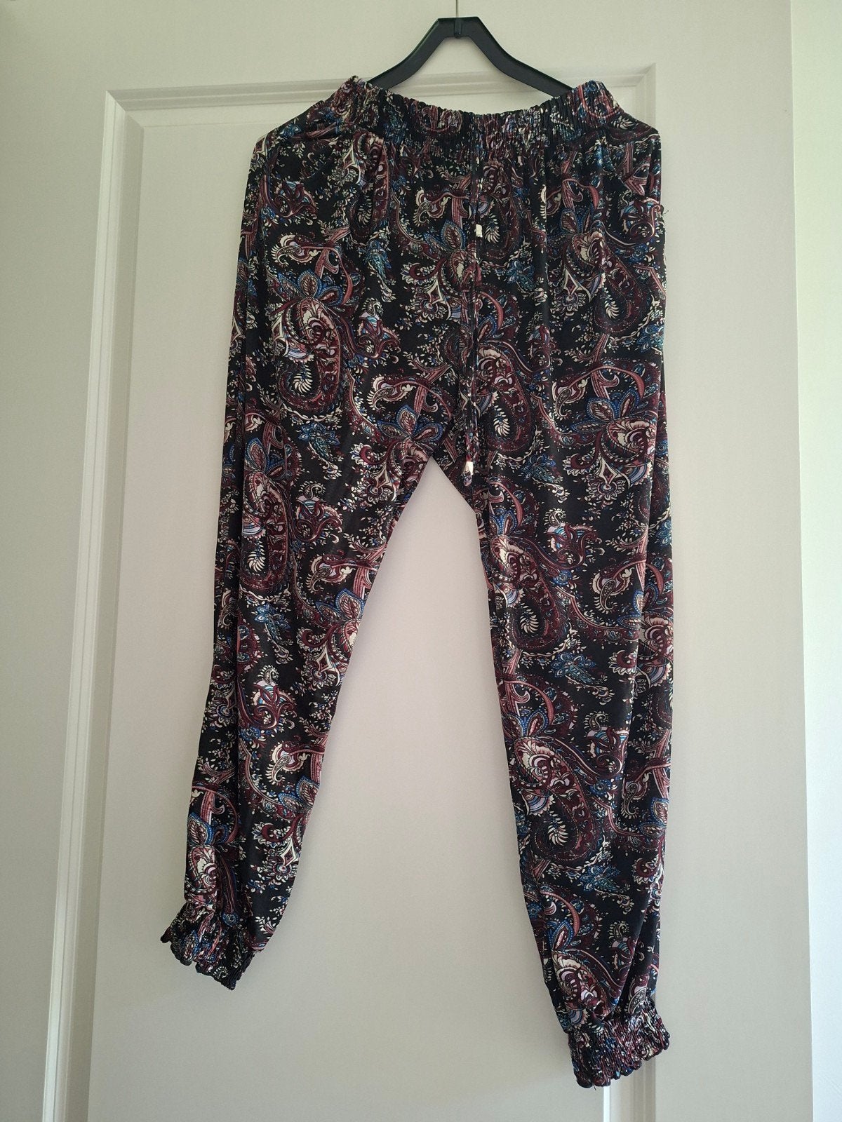 Comfortabele harembroek met paisleyprint - Maat M, Kleding | Dames, Maat 38/40 (M), Meerkleurig, Ophalen of Verzenden, Onbekend