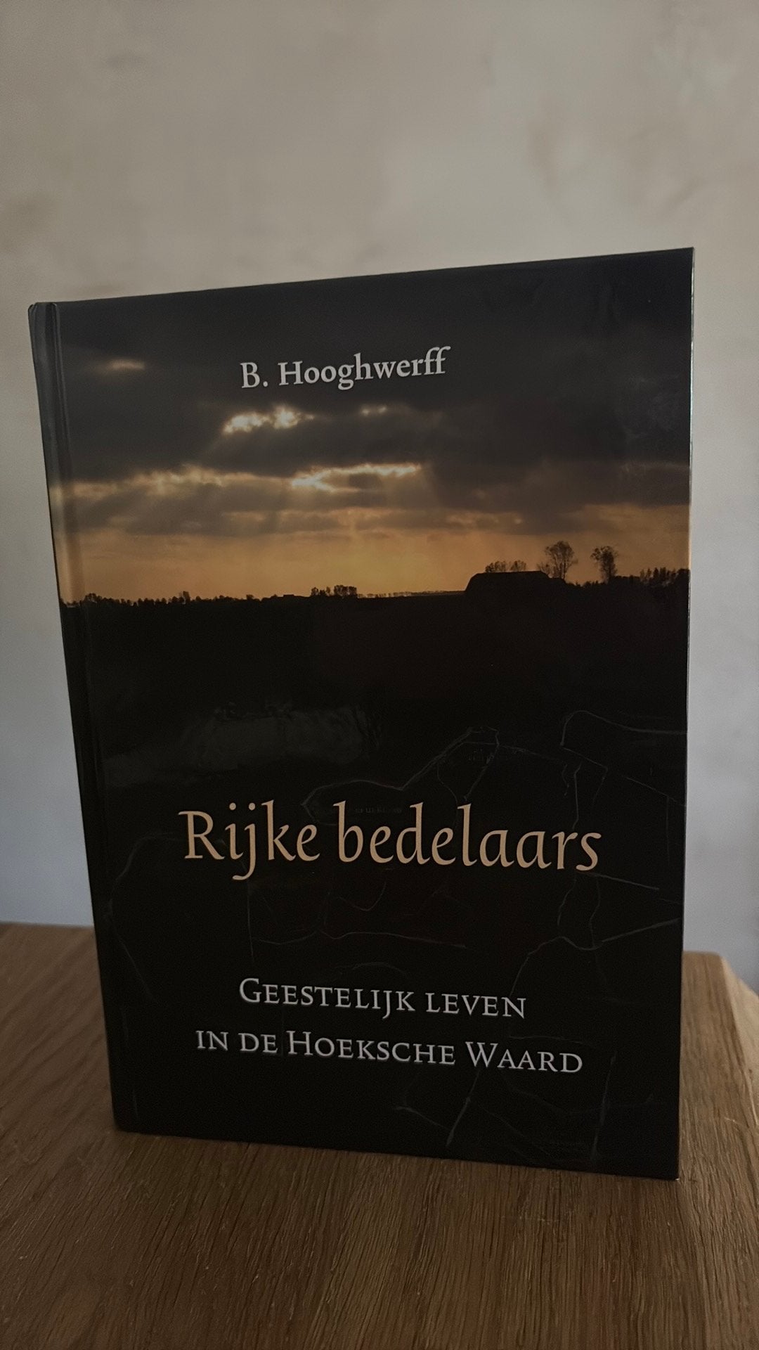 KR-1 B Hooghwerff. Rijke bedelaars, Ophalen of Verzenden, Zo goed als nieuw