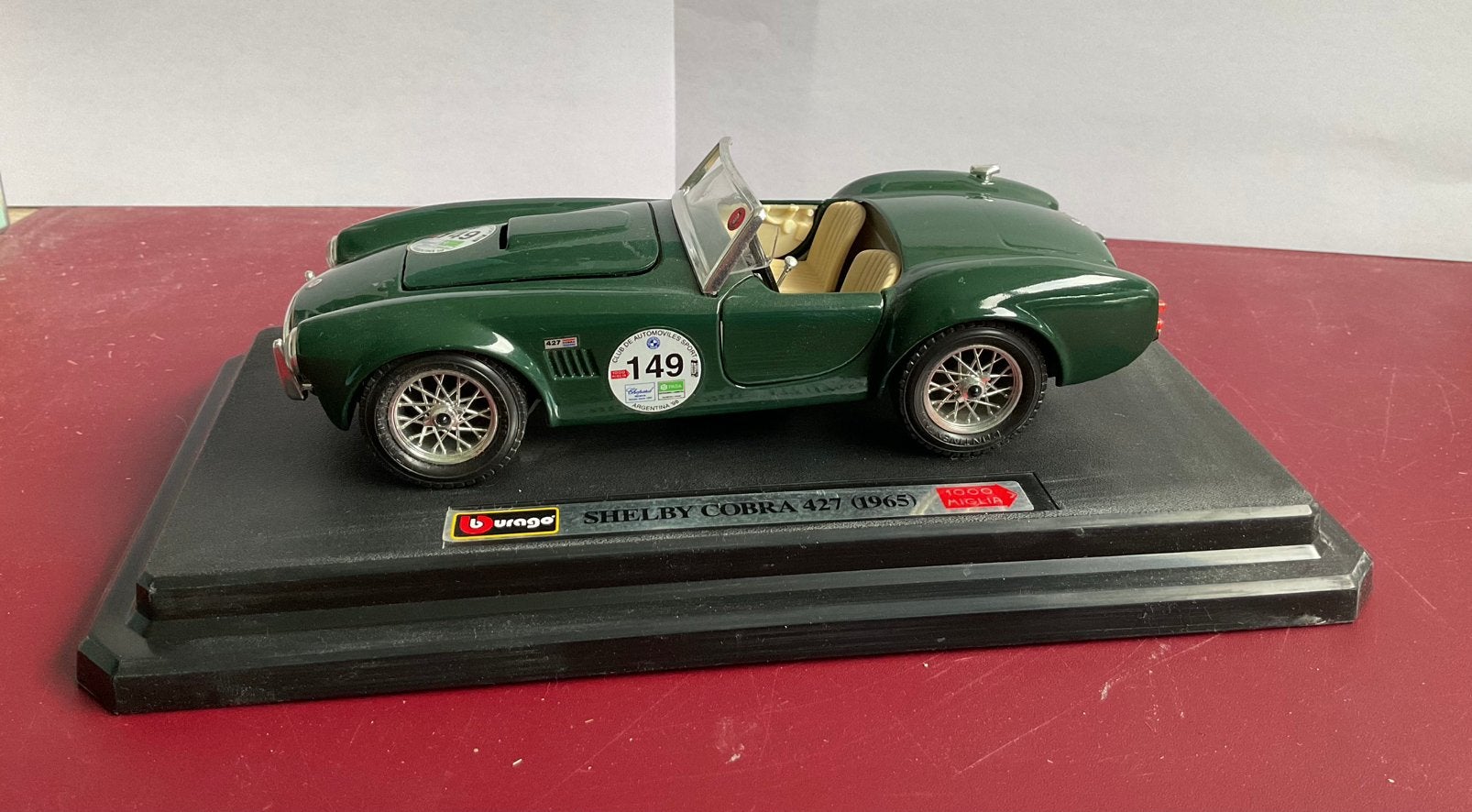 Ford Shelby Cobra 427 modelauto 1:24 met onderplaat, Ophalen of Verzenden, Zo goed als nieuw, Auto, Revell