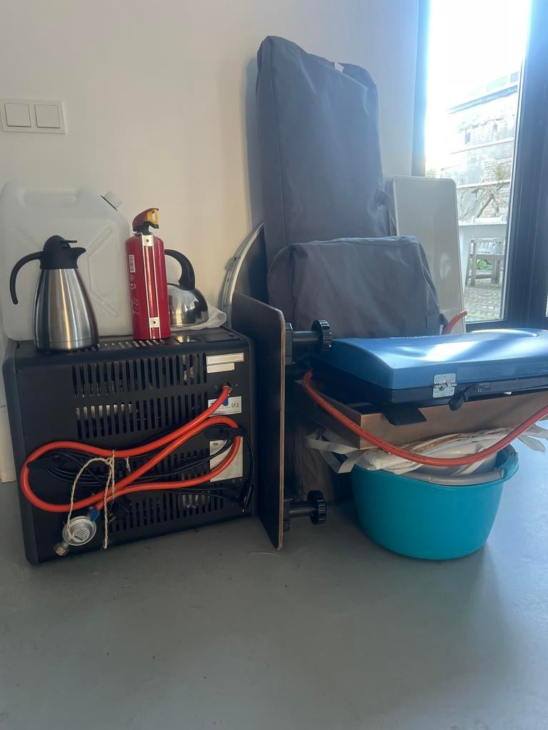 Kampeerspullen: gasstel, kookkast en meer, Caravans en Kamperen, Kampeeraccessoires, Ophalen, Gebruikt