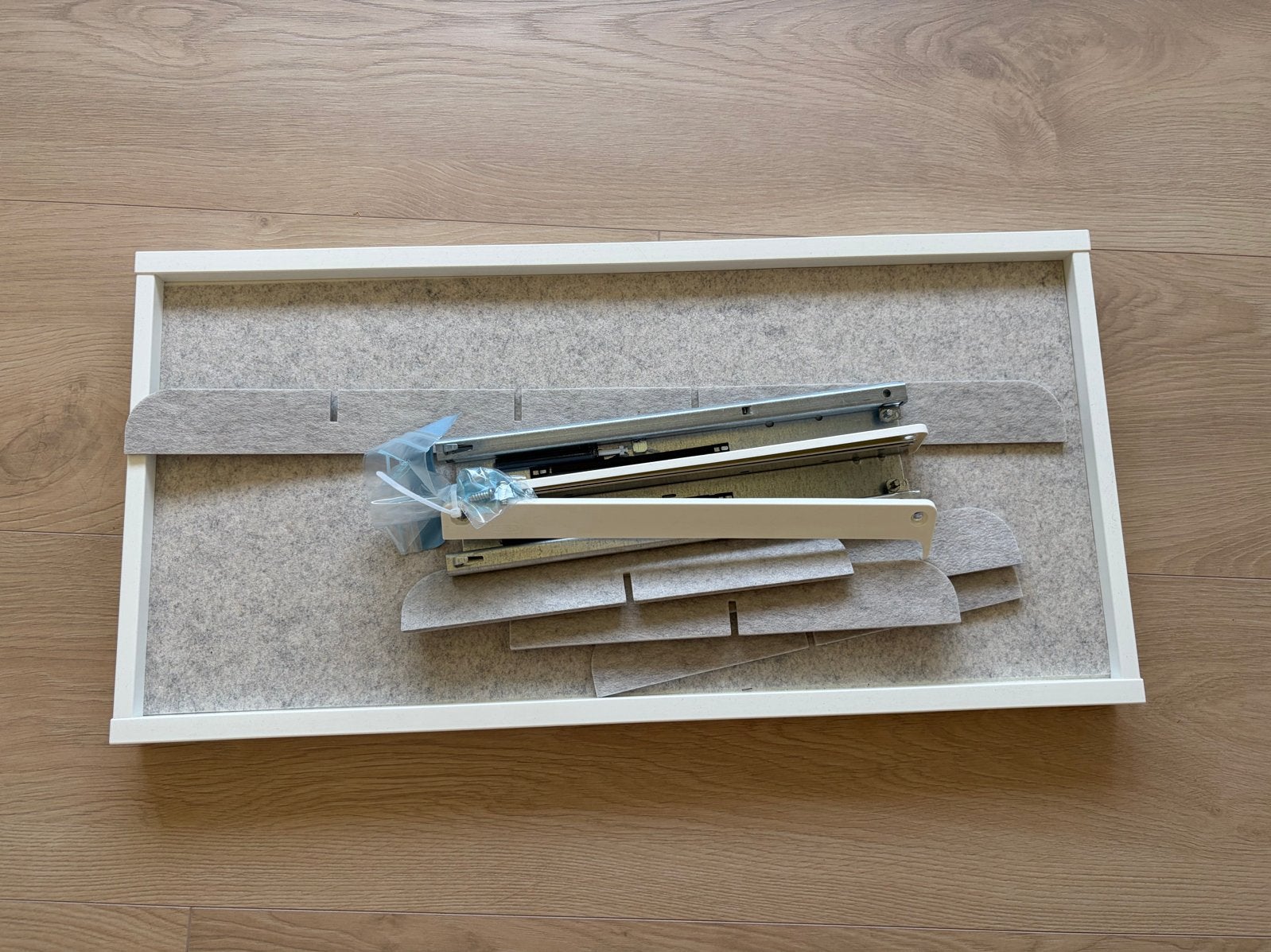 IKEA KOMPLEMENT Uittrekbare Plank met Ladeverdeler, Zo goed als nieuw, Minder dan 100 cm, 25 tot 50 cm, Overige materialen