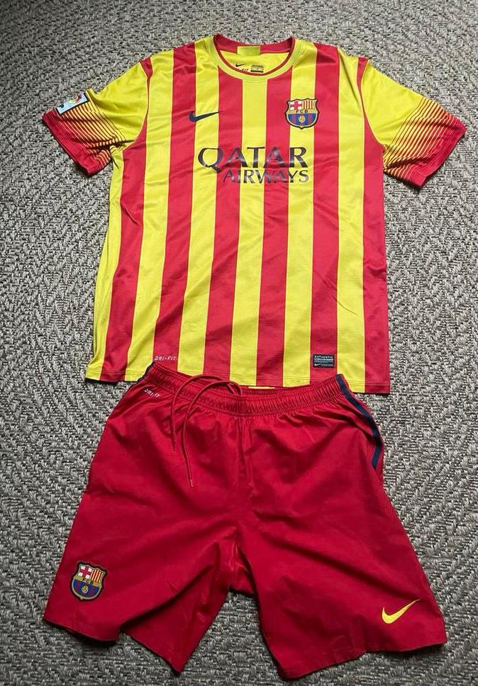 FC Barcelona Uittenue 2013-14 - Shirt & Broek XL - Nike, Sport en Fitness, Voetbal, Maat XL, Ophalen of Verzenden, Zo goed als nieuw