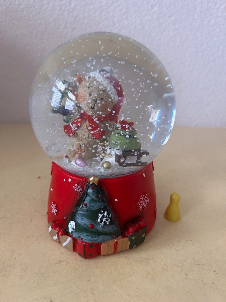 Kerst Sneeuwbol Teddybeer met Kerstboom (14 cm / 774g), Ophalen of Verzenden, Zo goed als nieuw