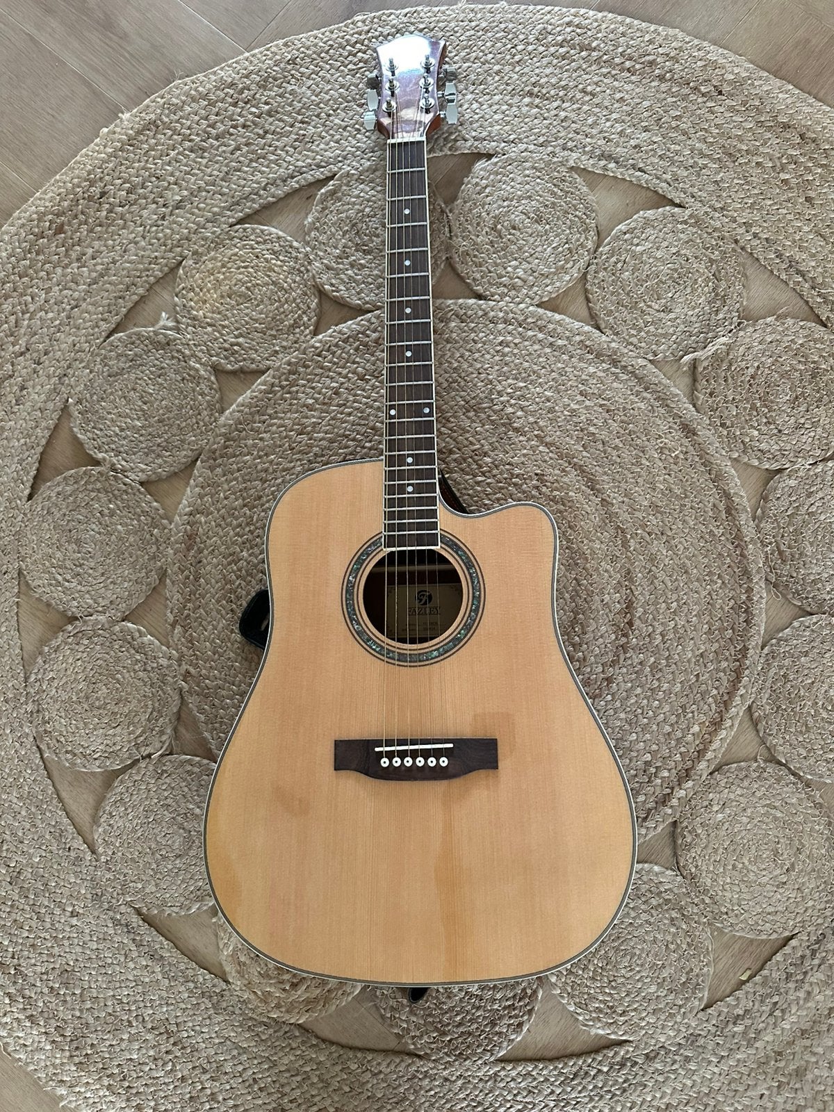 Fazley gitaar met standaard en accesiores, Ophalen, Zo goed als nieuw, Klassieke of Spaanse gitaar