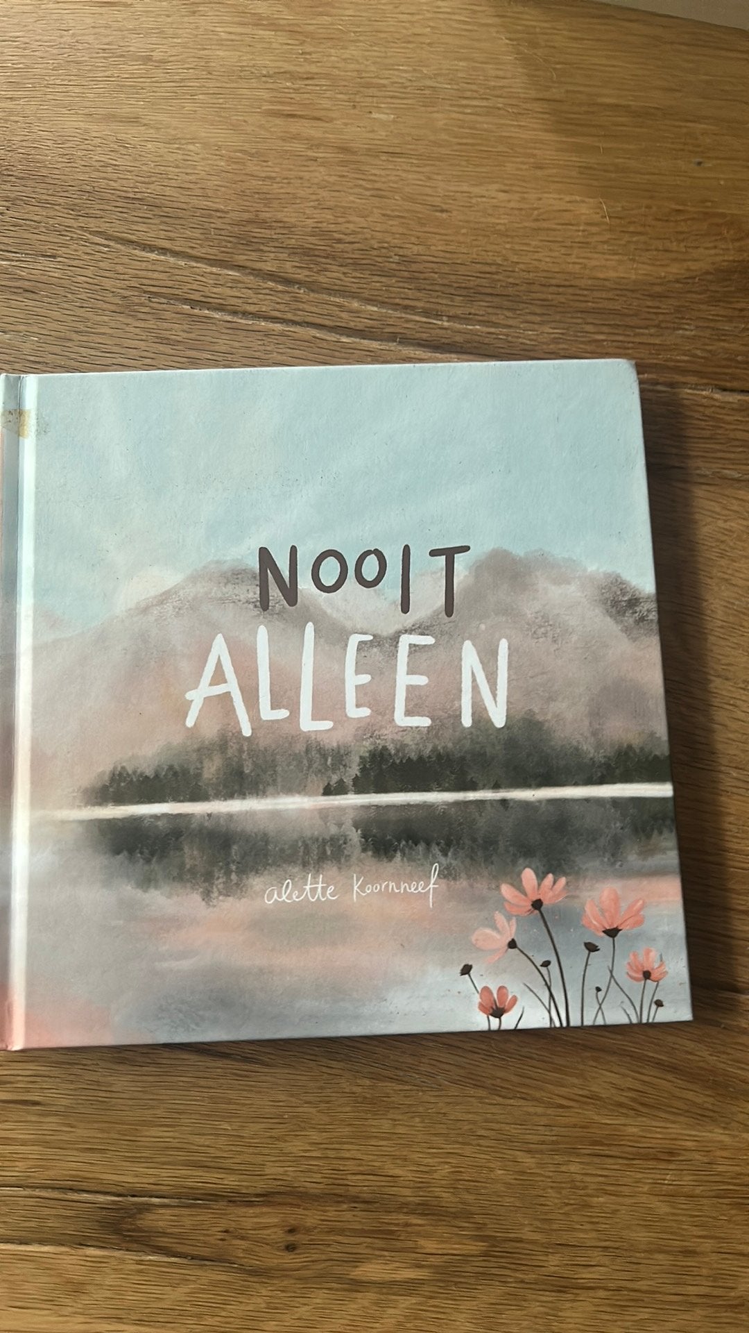 Alette Koornneef - Nooit alleen, Ophalen of Verzenden, Zo goed als nieuw, Alette Koornneef