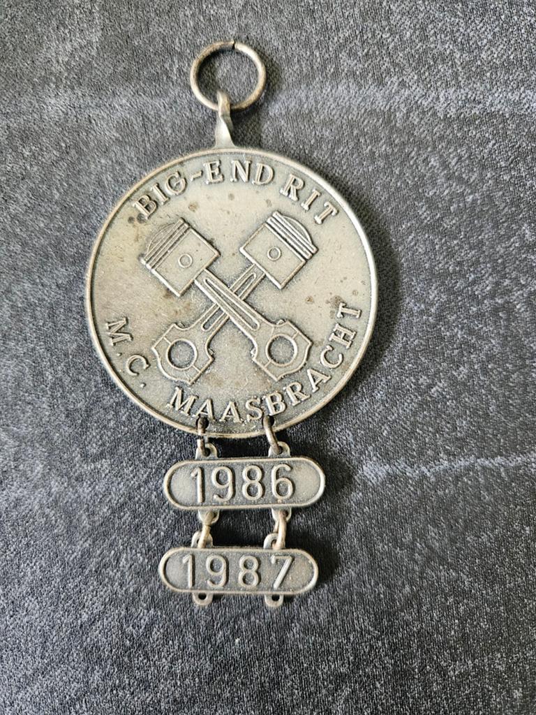 Vintage Motorclub Maasbracht Medaille 1986-1987, Verzamelen, Ophalen of Verzenden, Gebruikt, Motoren