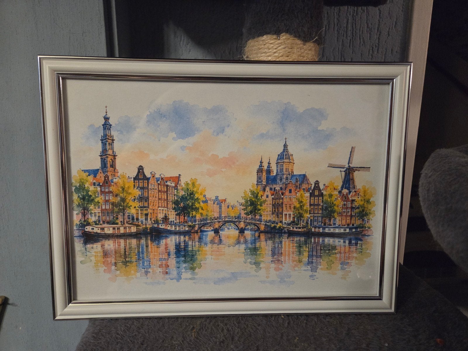 Prachtig ingelijst schilderij van Amsterdam, Antiek en Kunst, Realistisch, Ophalen of Verzenden, Aquarel, Ingelijst