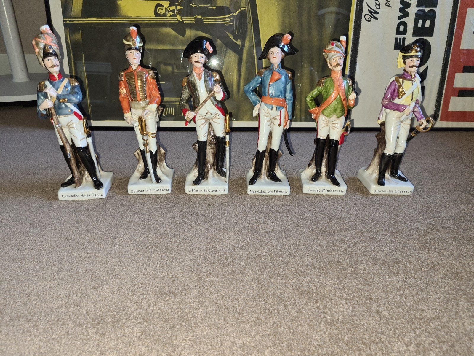 Set van 6 antieke militaire beeldjes, porselein, Ophalen of Verzenden, Zo goed als nieuw, Mens