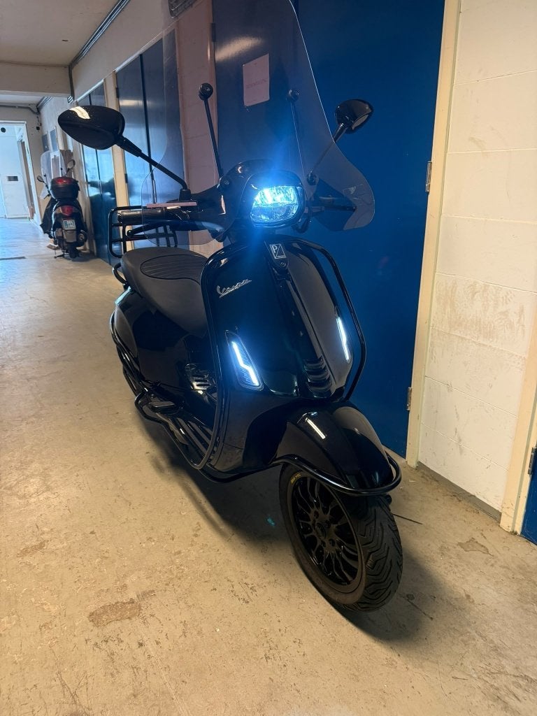 Vespa Sprint brom glans zwart 4t 45km 2018 full option, Fietsen en Brommers, Ophalen, Overige modellen, Maximaal 45 km/u, Zo goed als nieuw