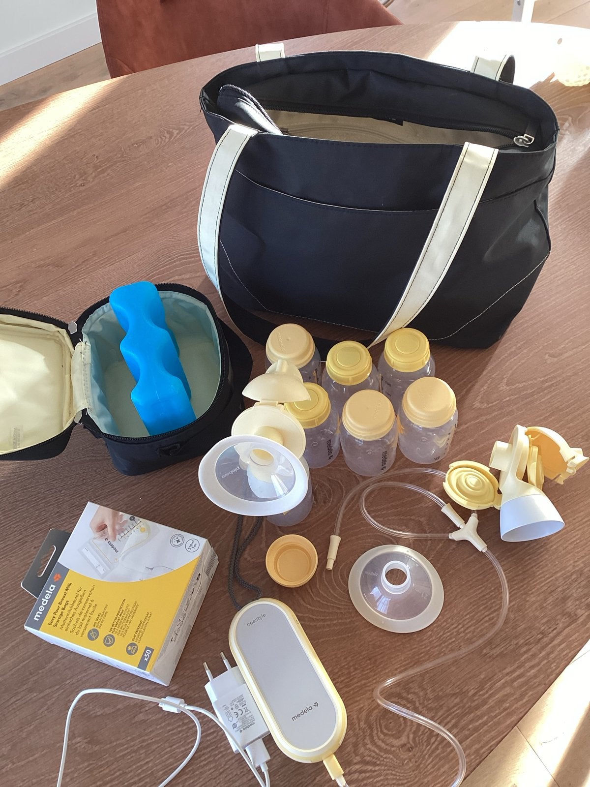 Medela Freestyle kolfapparaat met accessoires en tas, Ophalen, Gebruikt