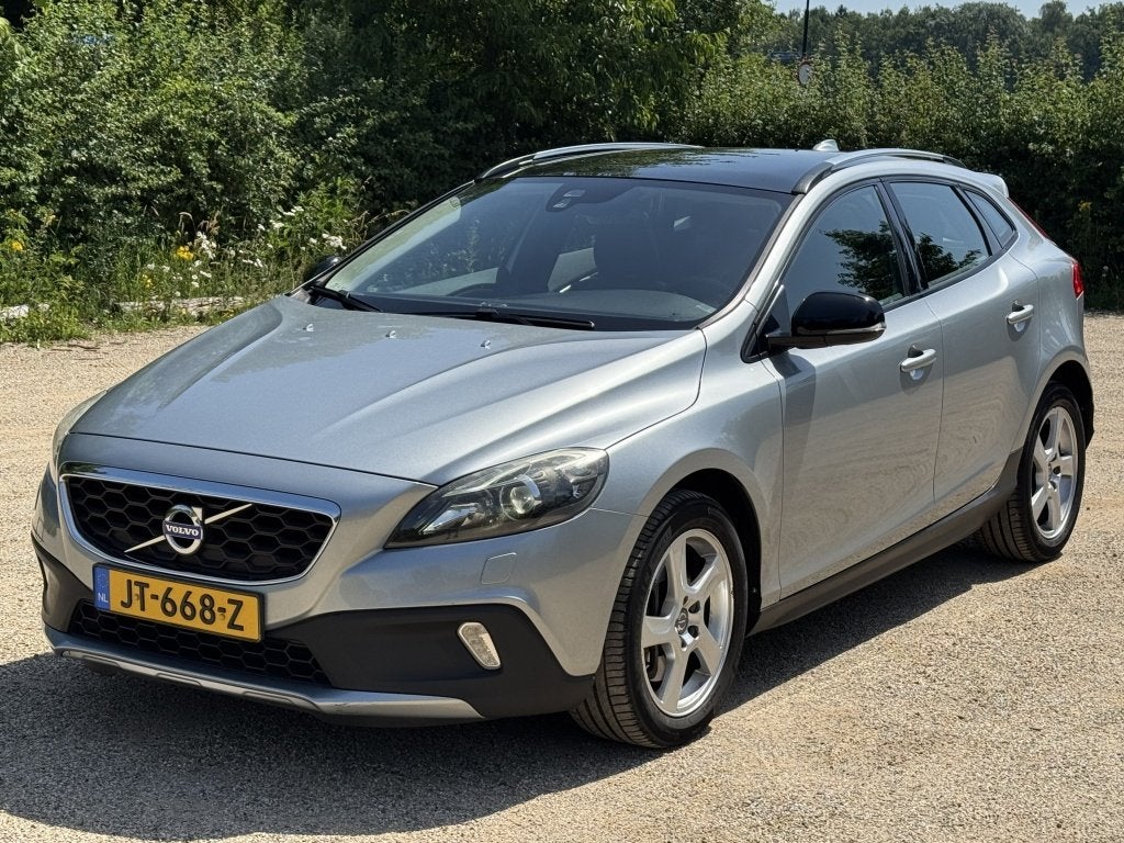 Volvo V40 Cross Country 1.5 T3 Nordic+ *PANORAMA/LEDER/NAVI, Automaat, 700 kg, 1500 kg, 5 stoelen