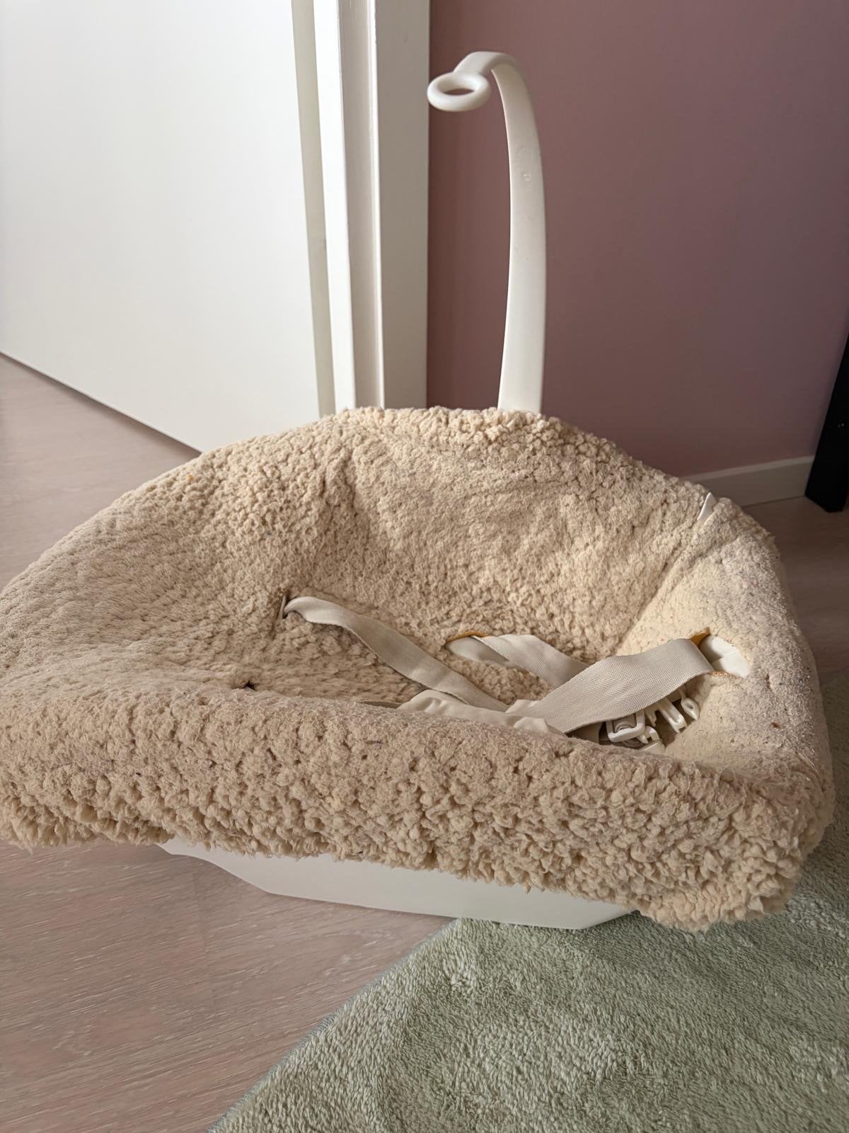 Stokke Steps Wipstoel met schapenvacht bekleding, Kinderen en Baby's, Wipstoeltjes, Wipstoel, Ophalen, Overige merken, Met gordel(s) of riempje(s)