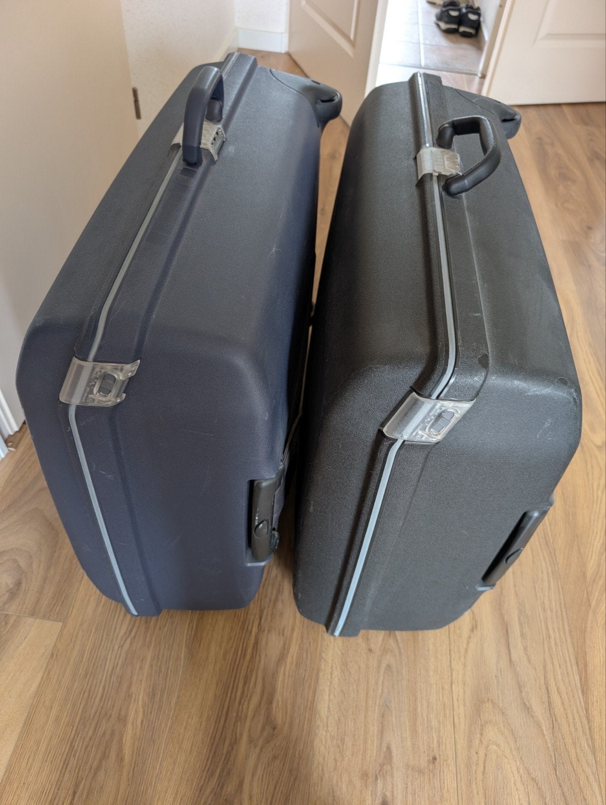 Set van 2 harde koffers met wieltjes en slot, Gebruikt, Hard kunststof, 35 tot 45 cm, Ophalen
