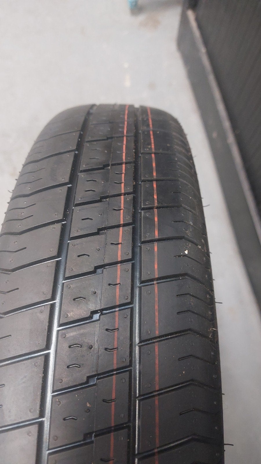 Foto 3 van Nieuw reservewiel met krik en gereedschapset Kia Niro,