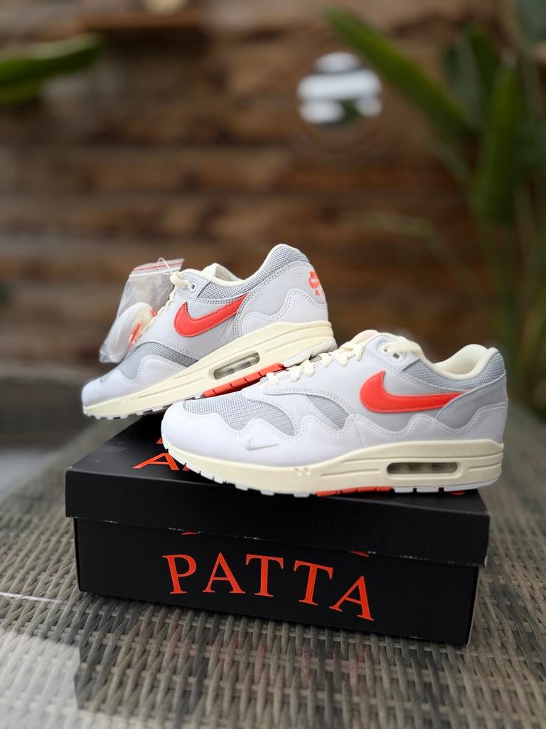 Patta X Nike Air Max 1 White/Hyper Royal - Maat 44 - Nieuw, Ophalen of Verzenden, Zo goed als nieuw, Wit, Sneakers of Gympen