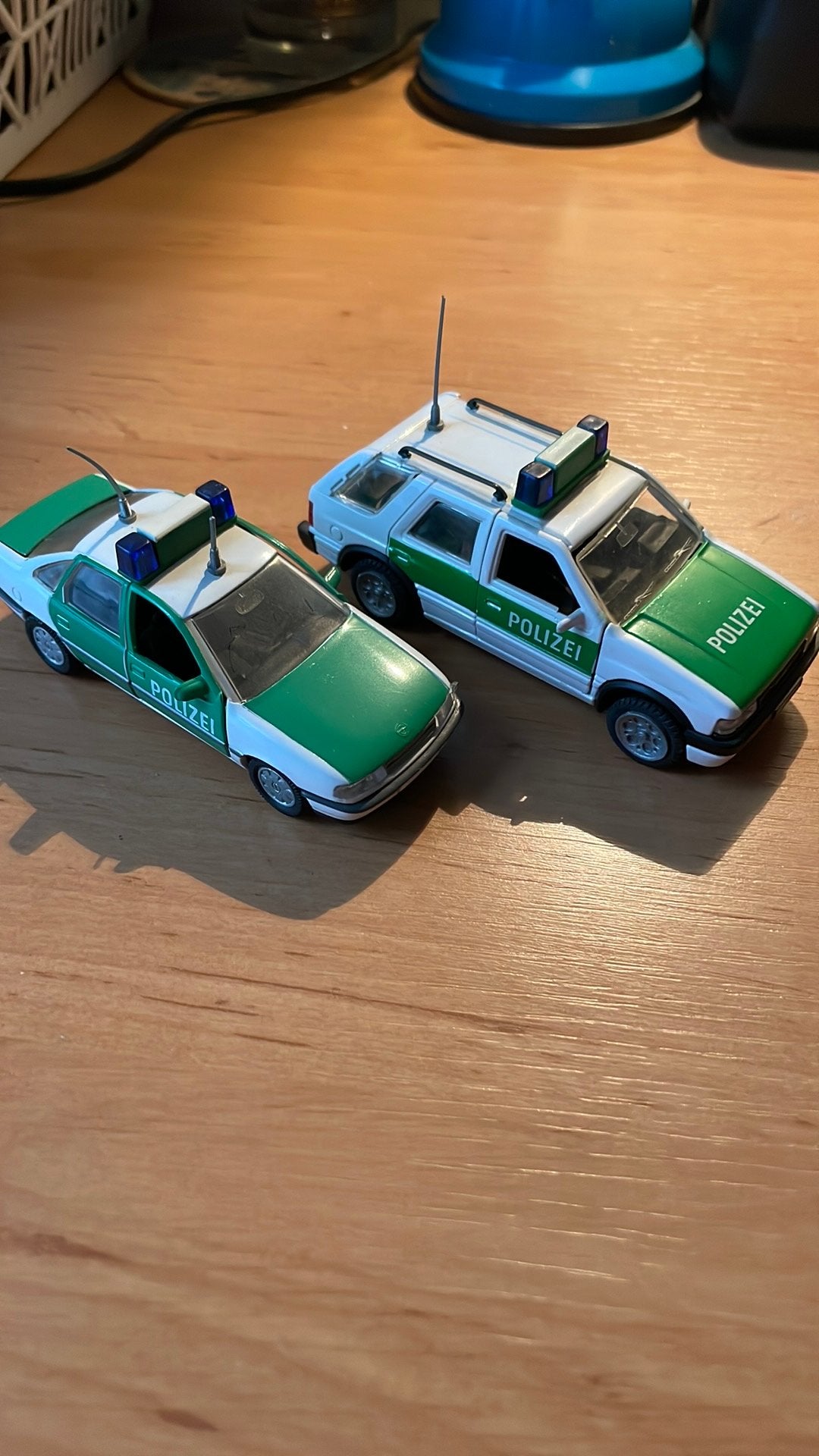 2x Opel Polizei auto, Hobby en Vrije tijd, Modelauto's | 1:43, Ophalen of Verzenden, Zo goed als nieuw, Auto, Gama