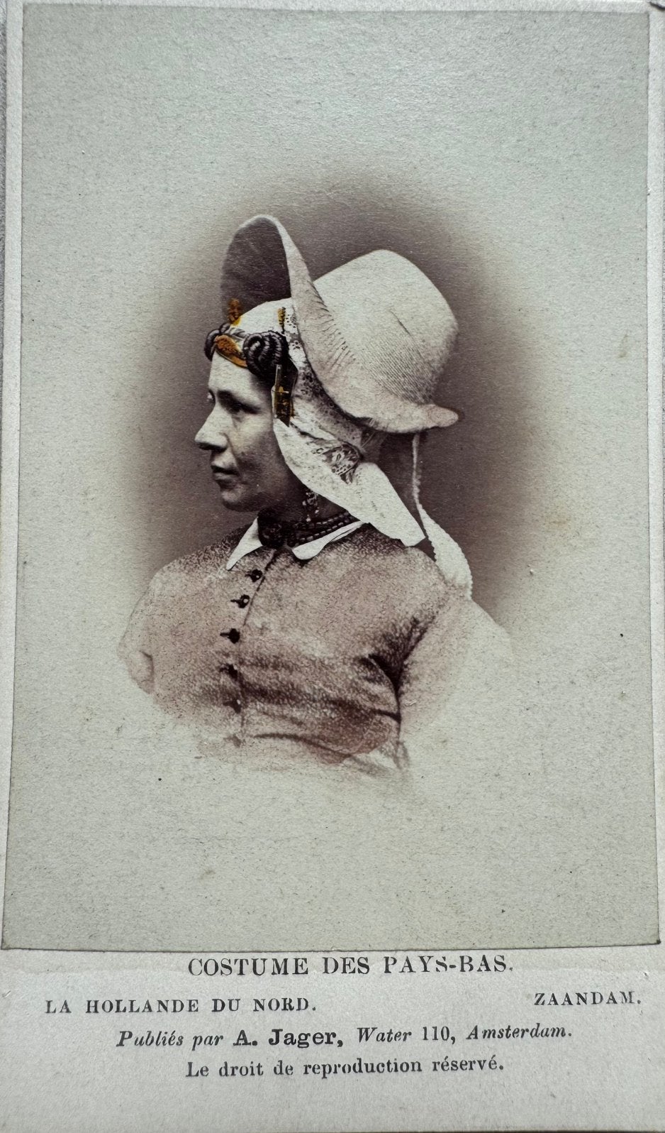 CDV A. Jager | ca. 1870 | Klederdracht Zaandam, Verzamelen, Gebruikt, Foto, Klederdracht, Ophalen of Verzenden