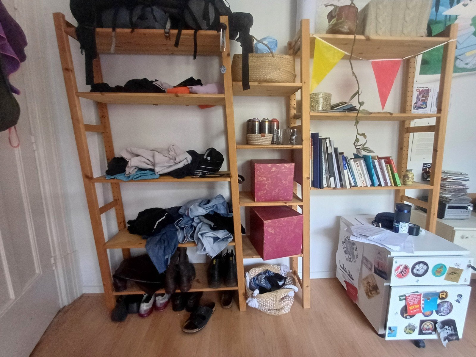 Shelves, Ophalen