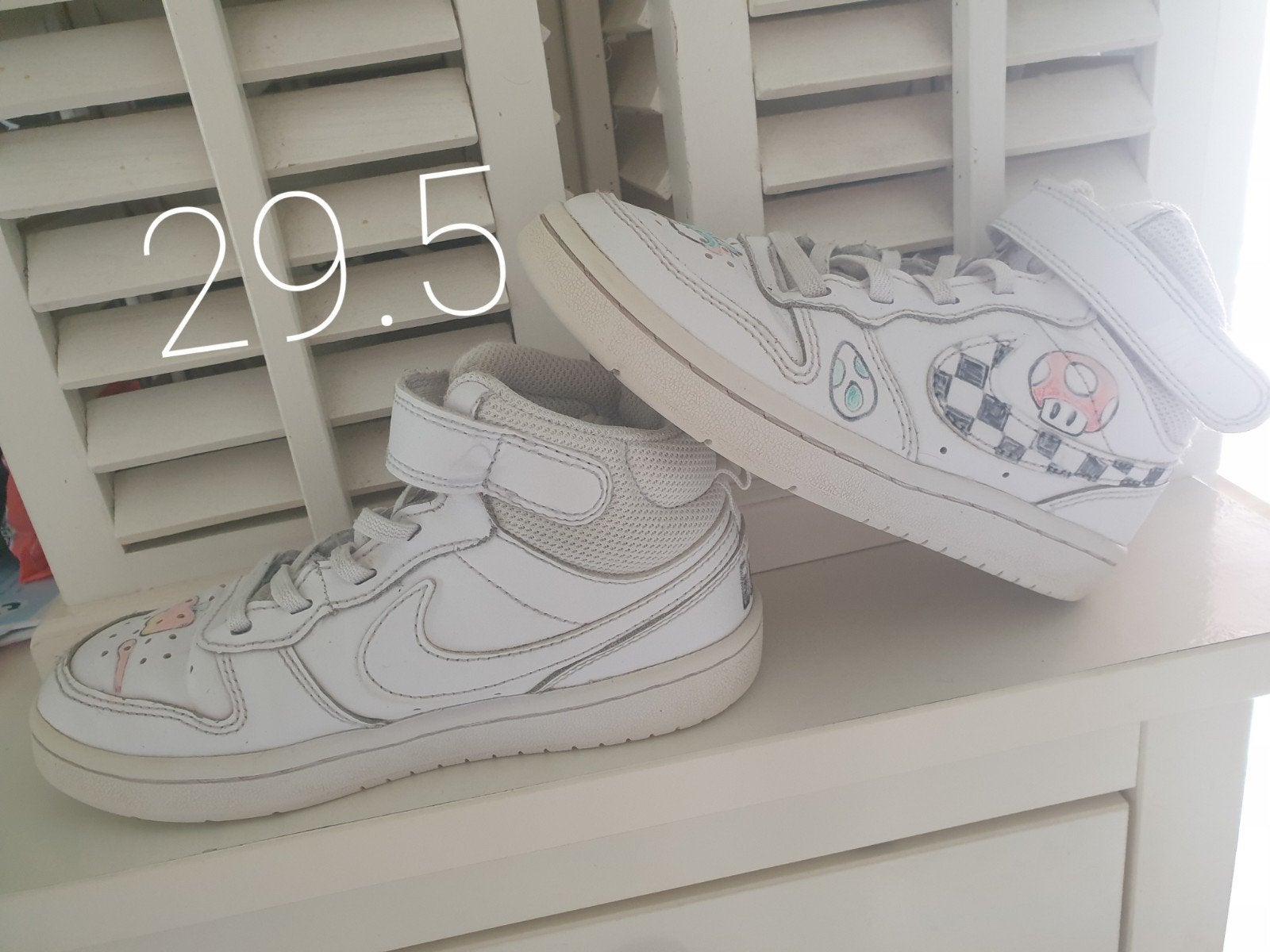 Nike Court Borough 29.5 - Zgan unisex wit - Mario 💫, Jongen of Meisje, Schoenen, Ophalen of Verzenden, Zo goed als nieuw