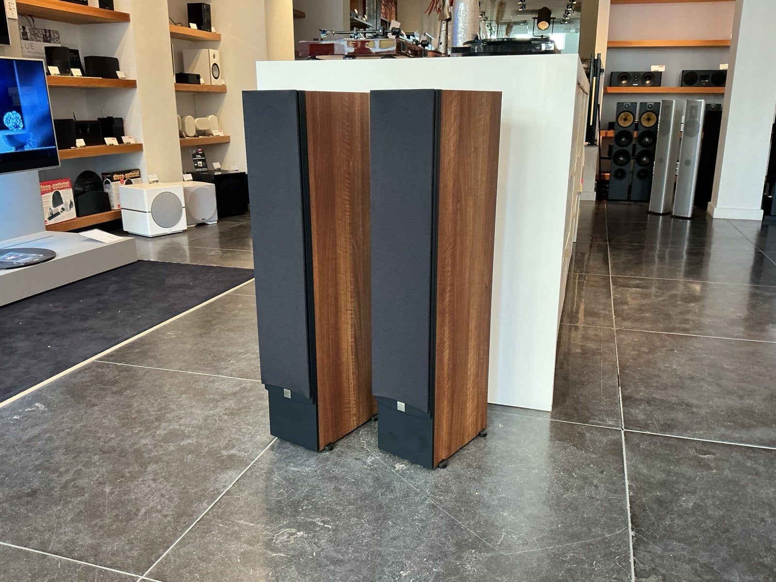 DALI Ikon 6 mk2 walnut, als nieuw., Ophalen, Zo goed als nieuw, Stereo speakers, Dali