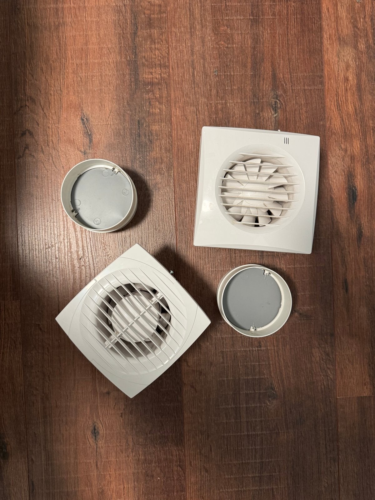Twee Badkamer elektrische Ventilators Afzuiger, Ophalen of Verzenden, Zo goed als nieuw, Ventilator en Afzuiger