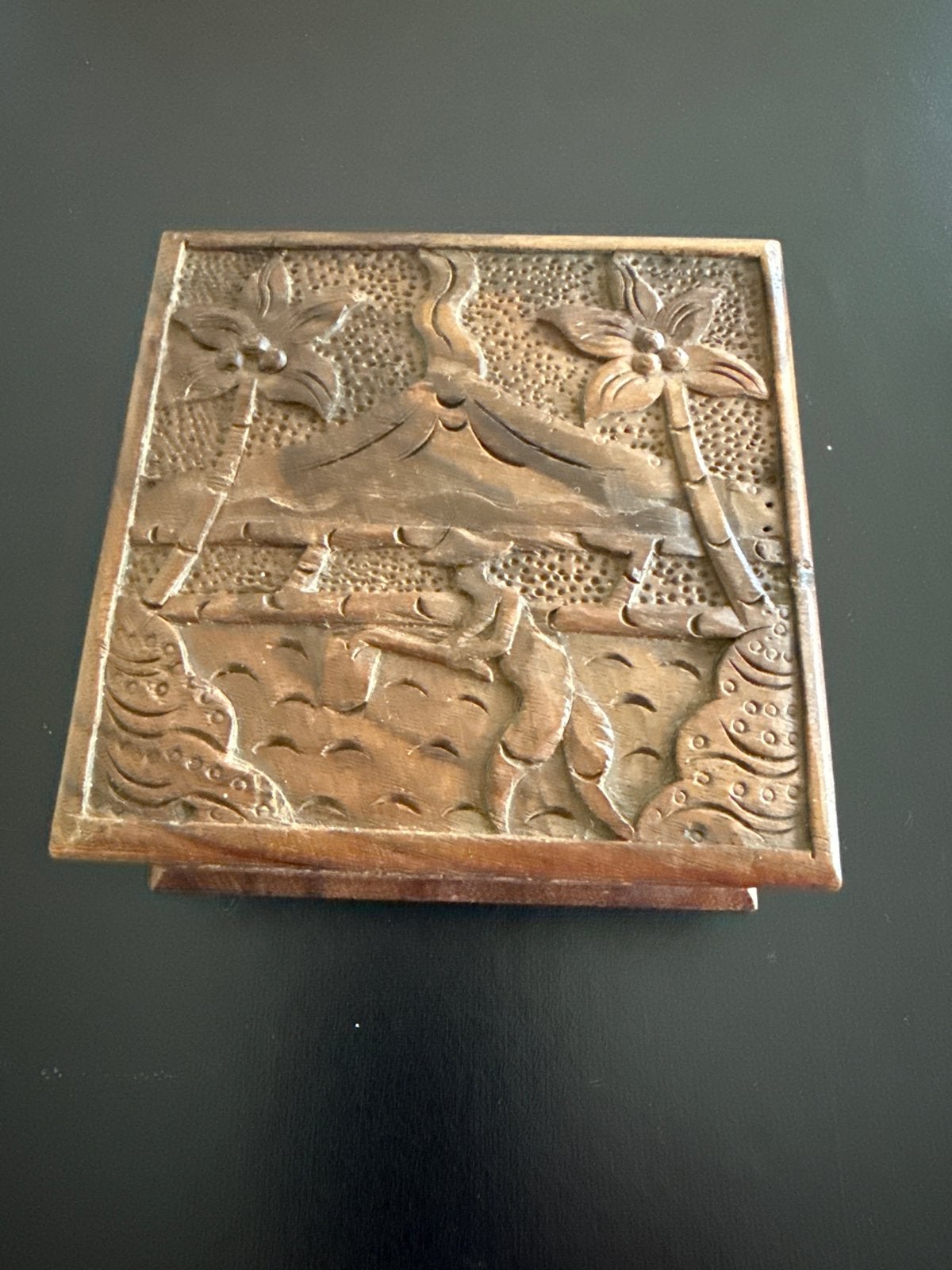 Houten doosje met tropisch reliëf, Antiek en Kunst, Ophalen