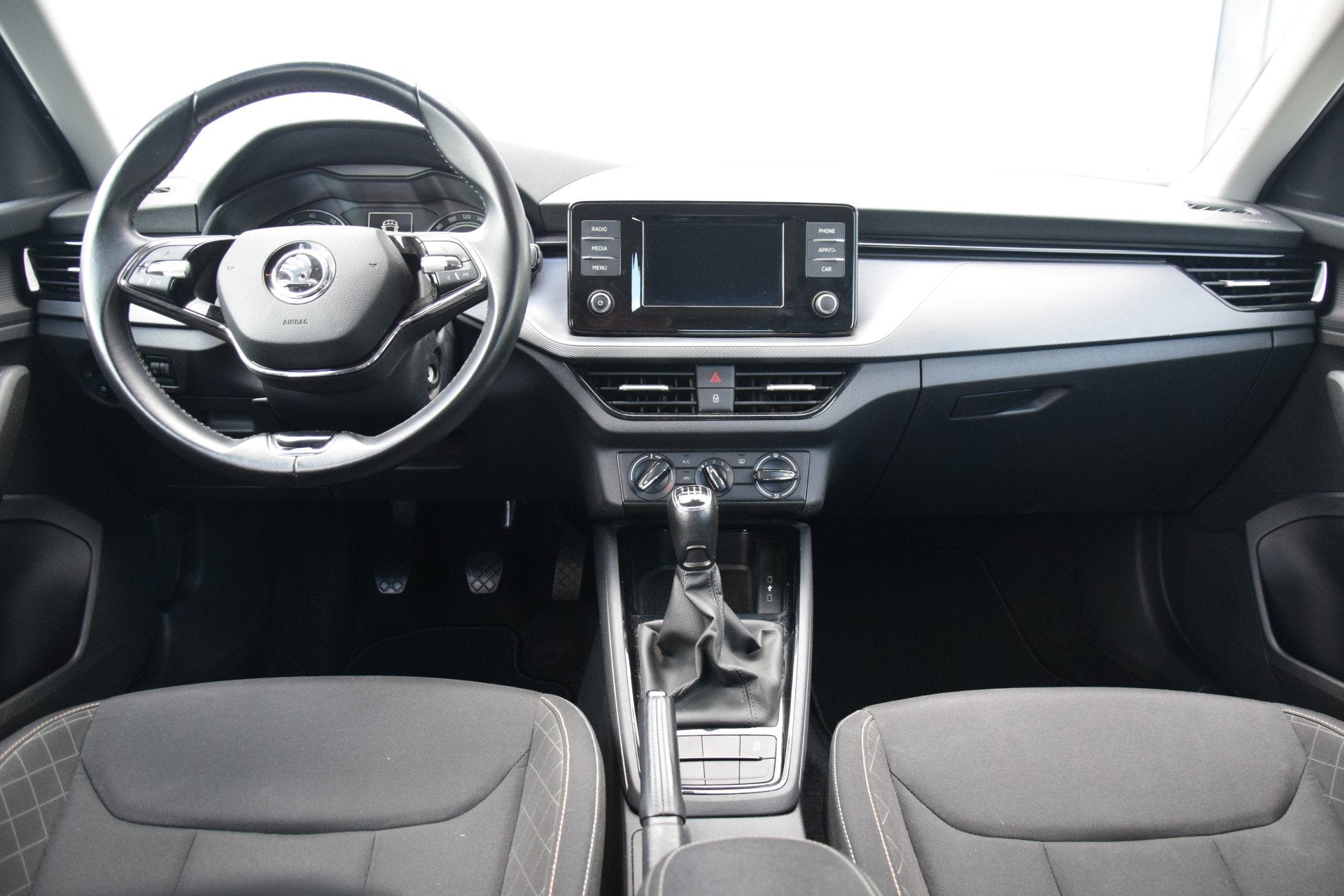 Skoda Kamiq 1.0 TSI Ambition Led Audio/Carplay Trekhaak 63dk, Auto's, Dealer onderhouden, Stof, Gebruikt, Origineel Nederlands