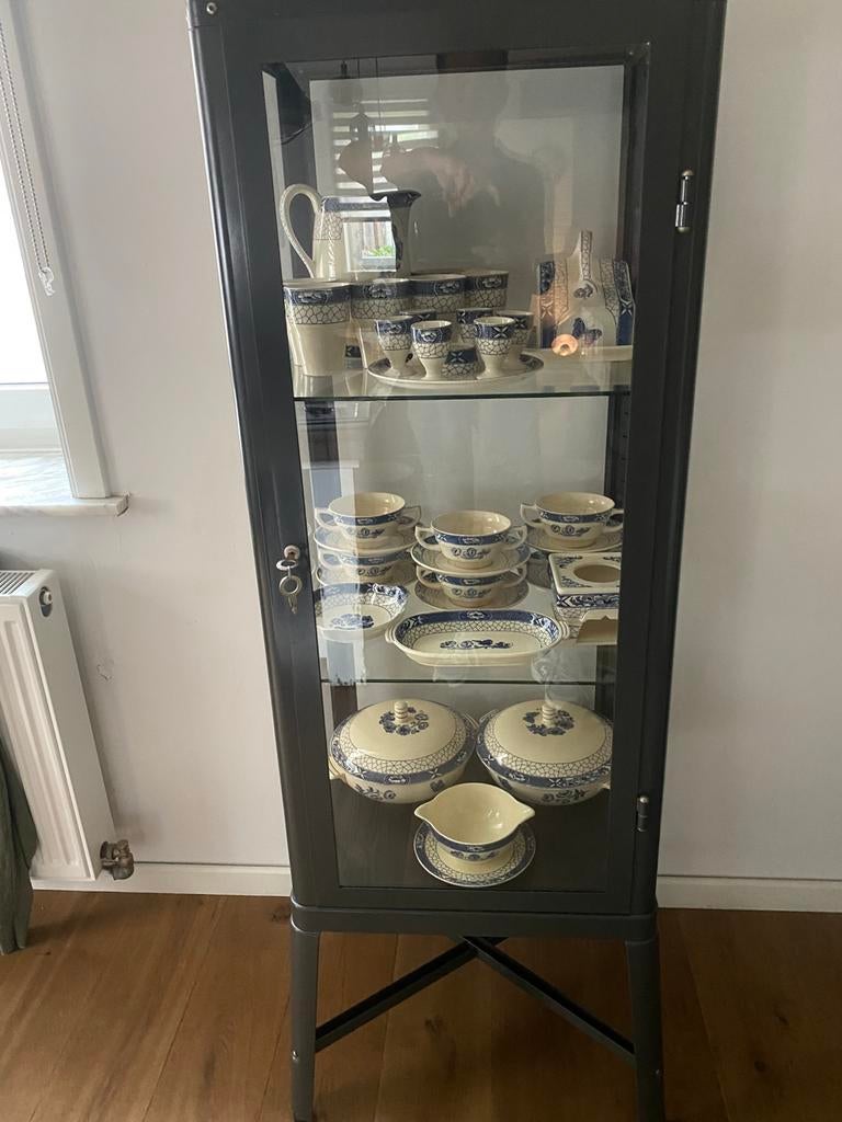 Ikea fabrikor vitrinekast in perfecte staat, Huis en Inrichting, Kasten | Vitrinekasten, Ophalen, 50 tot 100 cm, Zo goed als nieuw