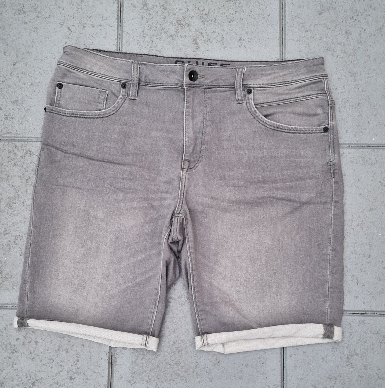 NIEUW Chief korte broek mt XL lichtgrijs, Ophalen, Nieuw, Grijs, W36 - W38 (confectie 52/54)