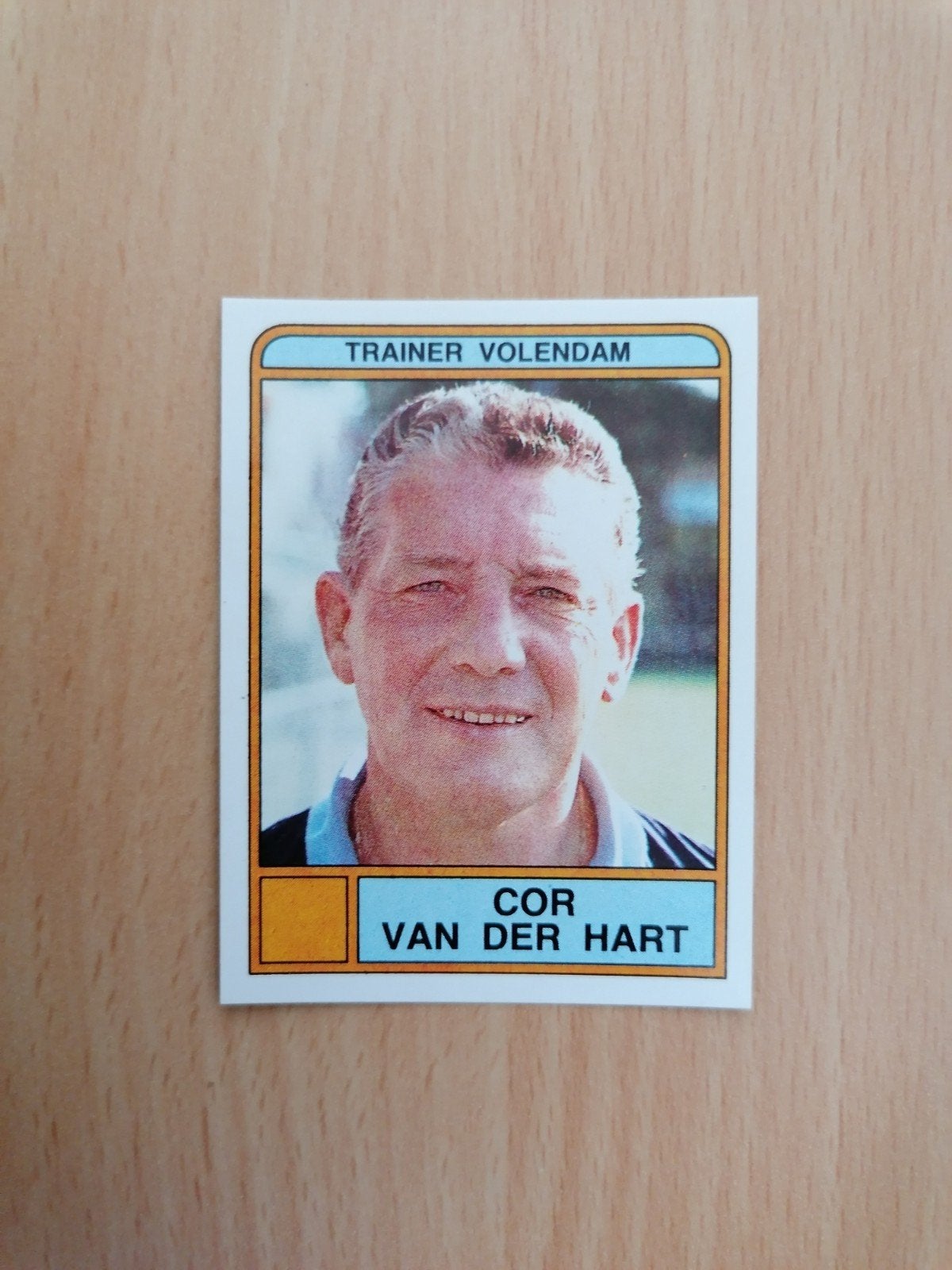 Panini Voetbal 84 #279 Cor van der Hart., Verzamelen, Ophalen of Verzenden, Zo goed als nieuw, Ajax, Poster, Plaatje of Sticker