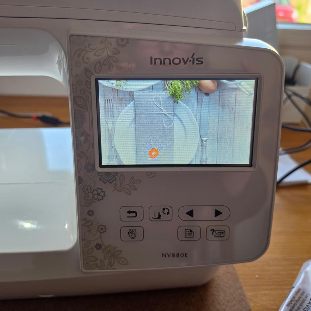 Brother Innovis 880E + PE-Design Plus2, Ophalen, Zo goed als nieuw, Machineborduren, Borduurmachine