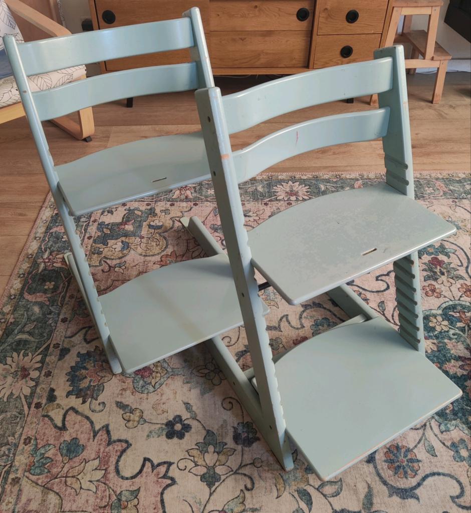 2 x Stokke Tripp Trapp stoel met 2 x Babyset, Ophalen, Gebruikt, Meegroeistoel, Gordel(s)