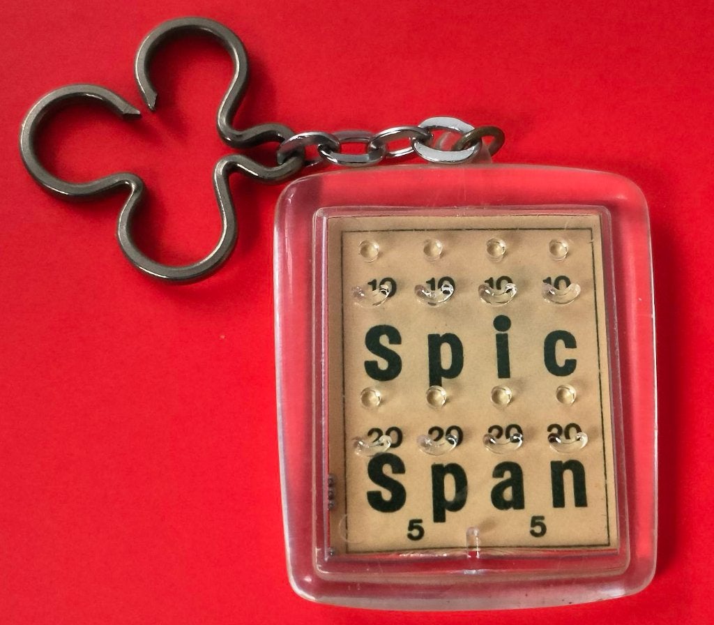Spic & span sleutelhanger ( met balspelletje), Ophalen of Verzenden, Zo goed als nieuw, Merk