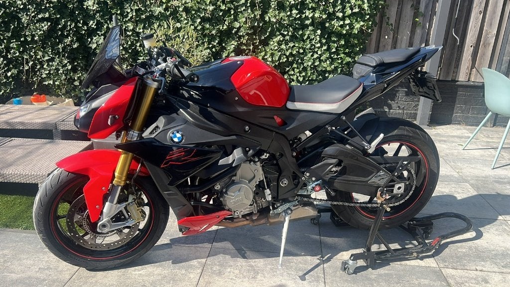 BMW S 1000 R Racing Red 2018 Full DDC Cruis Handv Akraprovic, 4 cilinders, Motorrijbewijs A, Handvatverwarming, Gebruikt