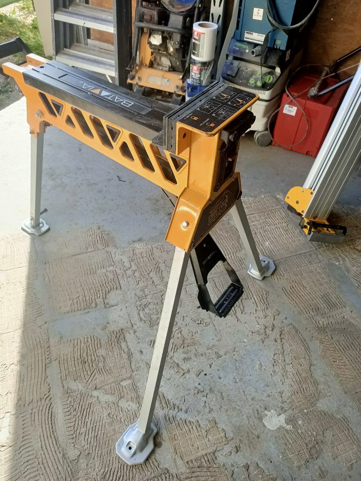 Batavia Croc Lock werkbank - Draagbaar en veelzijdig, Ophalen, Gebruikt, Minder dan 70 cm, Bankschroef