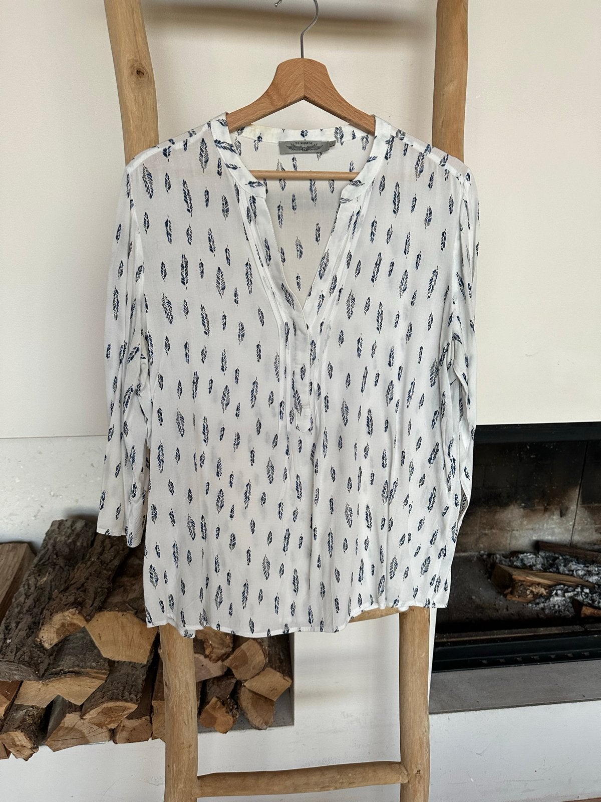 Witte/blauwe viscose tuniek met 3/4 mouw en blinde sluiting, Kleding | Dames, Ophalen of Verzenden, Zo goed als nieuw, Maat 38/40 (M)