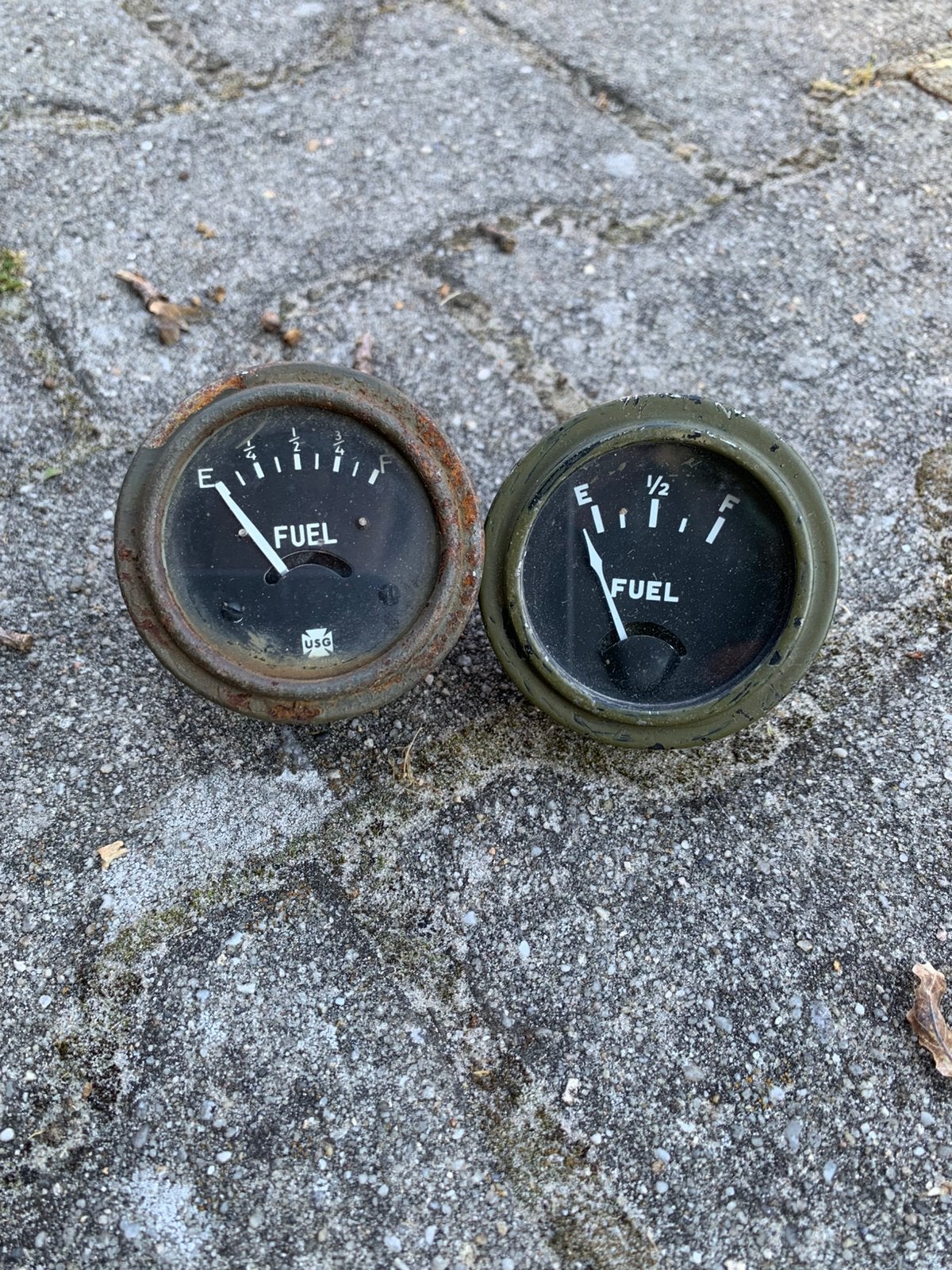 2 Fuel Gauges brandstofmeters US oldtimer leger Jeep Dodge, Ophalen of Verzenden, Landmacht, Amerika