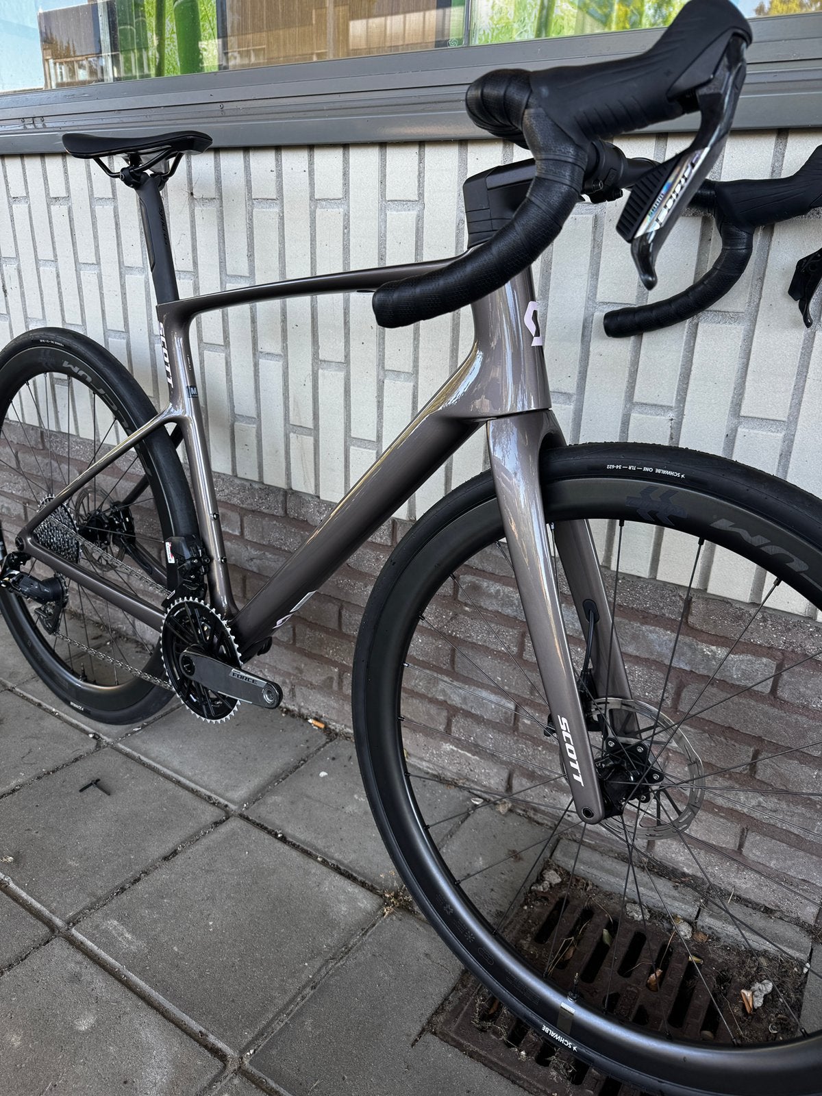 Foto 2 van Scott Addict 10 2026 Force AXS PM Carbon 54