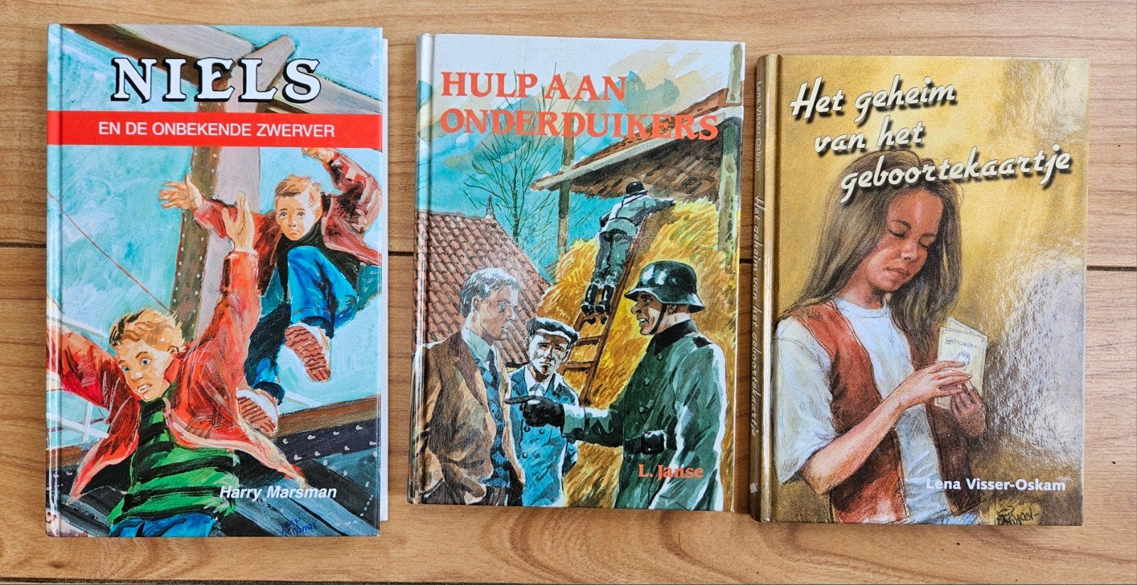 3 jeugdboeken: Niels, Hulp aan Onderduikers, Het Geheim, Boeken, Ophalen of Verzenden, Gelezen, Harry Marsman, L. Peuse, Lana Visser-Oskam