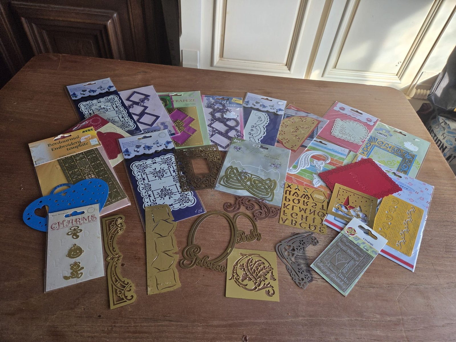 70 embossing- en borduurmallen, diverse soorten €25, Hobby en Vrije tijd, Overige thema's, Nieuw, Meerkleurig, Overige merken