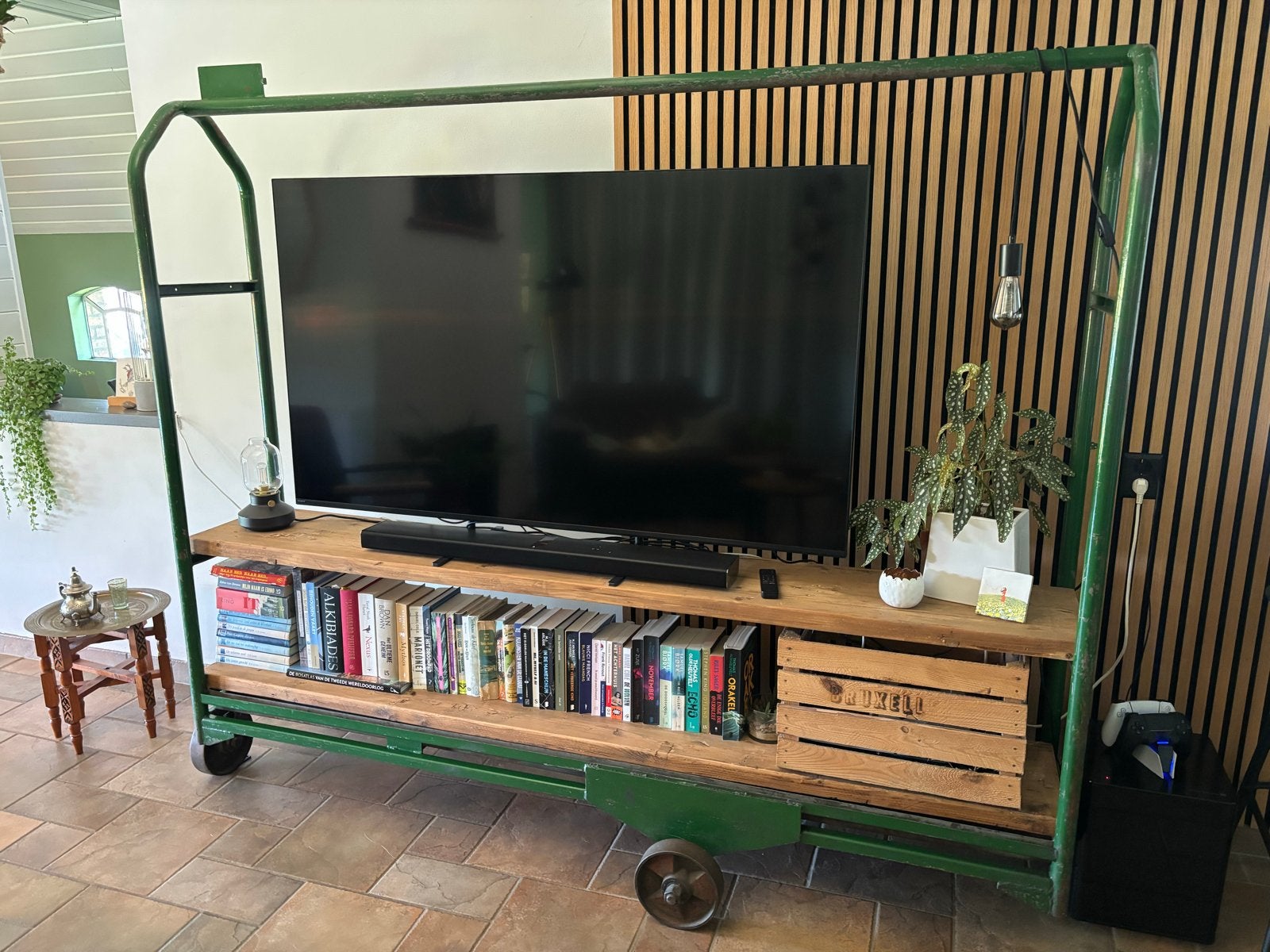 Uniek industrieel tv-meubel van fietsenfabriek trolley, Huis en Inrichting, Kasten | Televisiemeubels, Ophalen, Gebruikt, 150 tot 200 cm