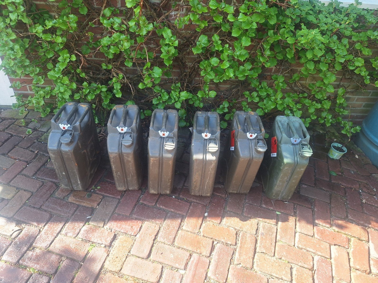 jerrycans staal metaal, Auto-onderdelen, Ophalen of Verzenden