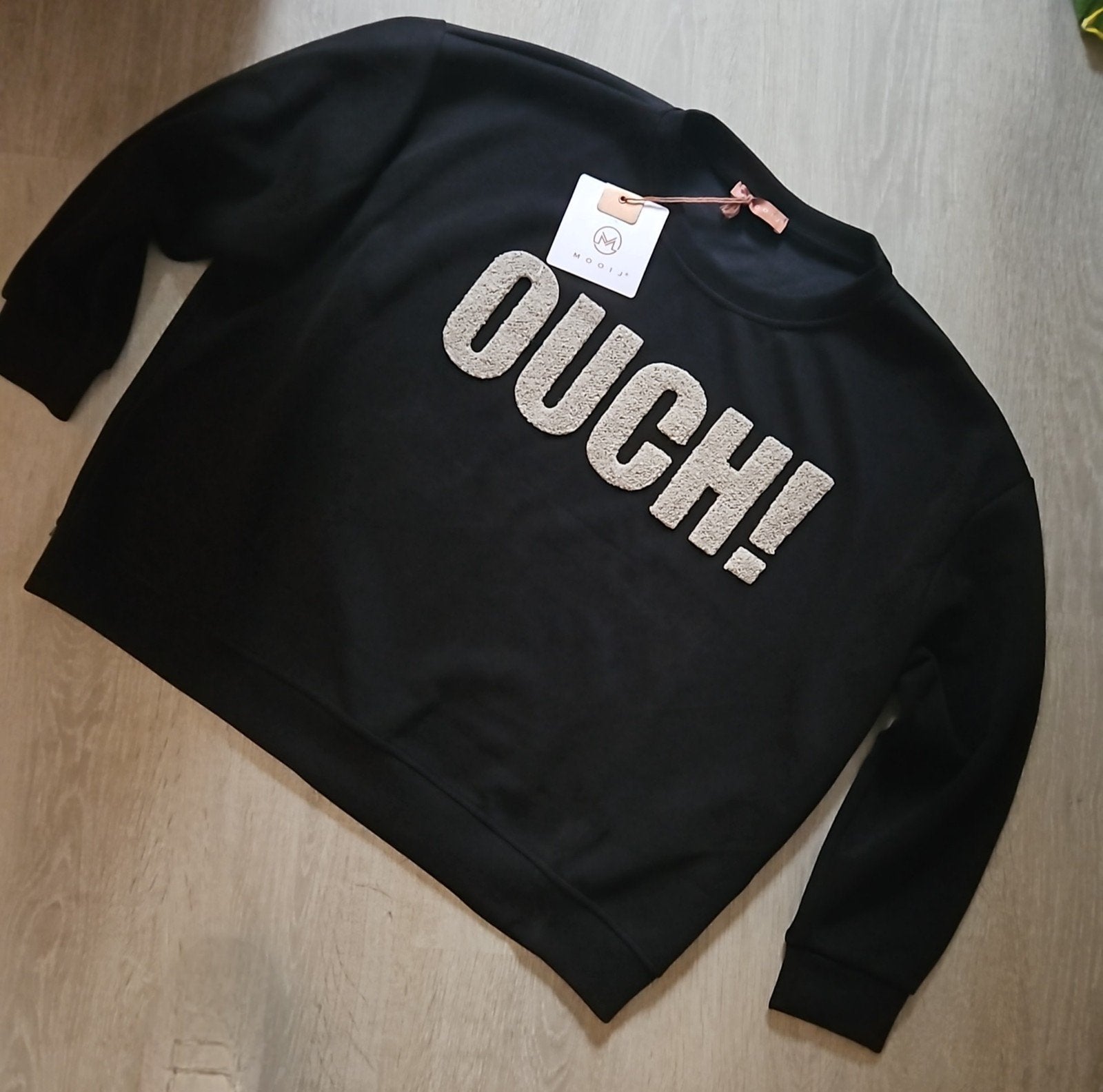 Nieuw met kaartje! MOOIJ Sweater trui Bouclé letters one siz, Ophalen of Verzenden, Nieuw, Zwart